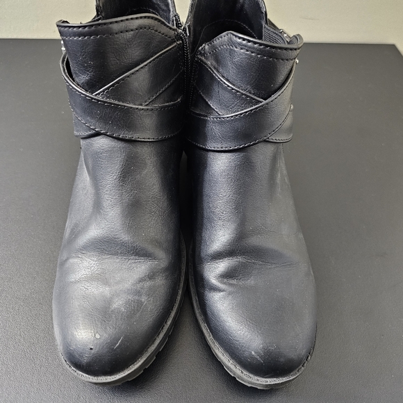 Time and Tru Ankle Boots - Picture 2 of 3